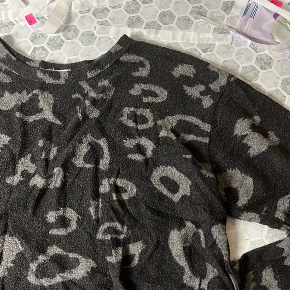 AntiStar Small Black Leopard Print Long Sleeve Cropped Sweater - Picture 2 of 5
